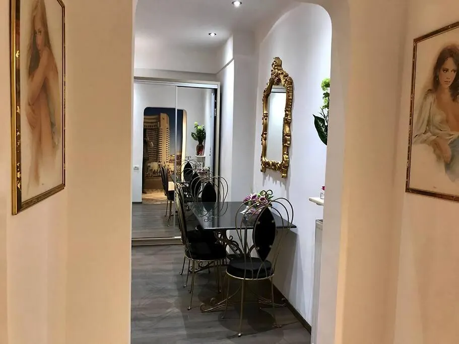 Apartamento Nice Vintage Ap Next To Grand Hotel Bucarest