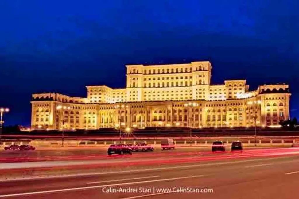 Nice Vintage Ap Next To Grand Hotel Bucarest